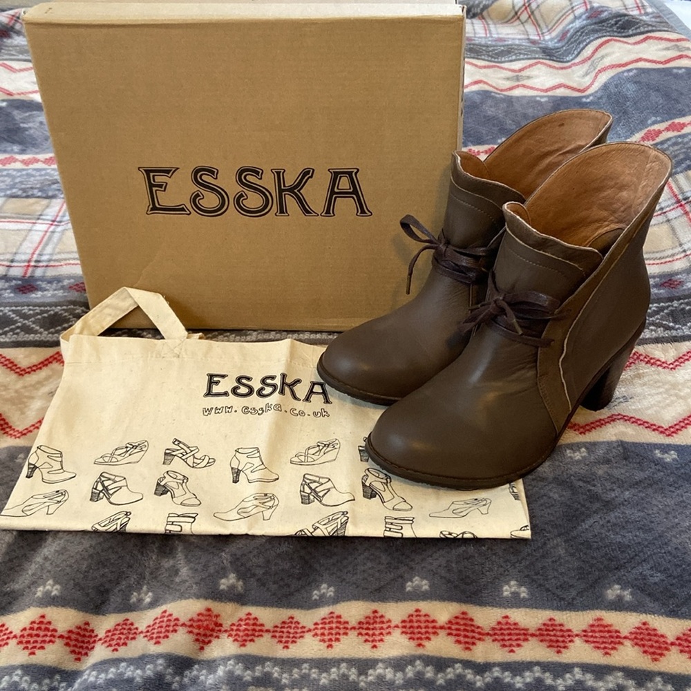 Esska Leather Brim Bootie Boots